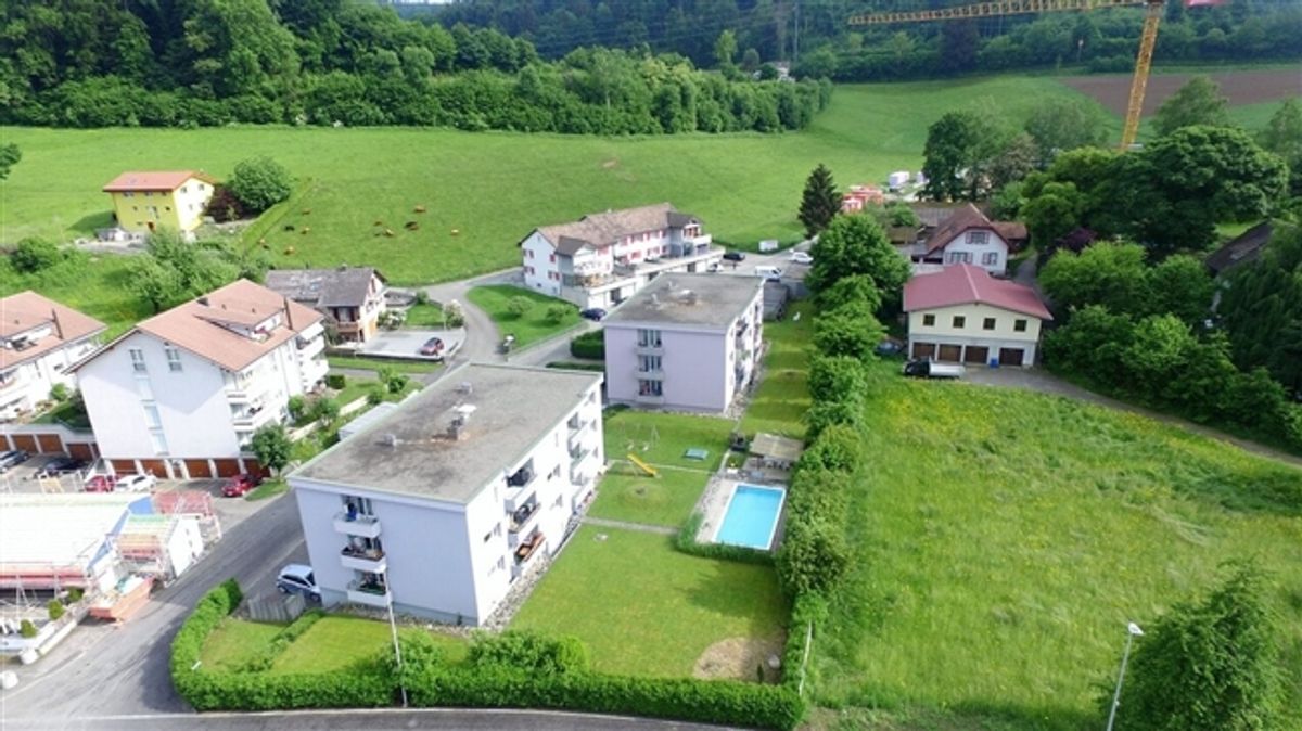 Attraktive 3.5 Zimmerwohnung mit Pool zur Mitbenutzung - 0