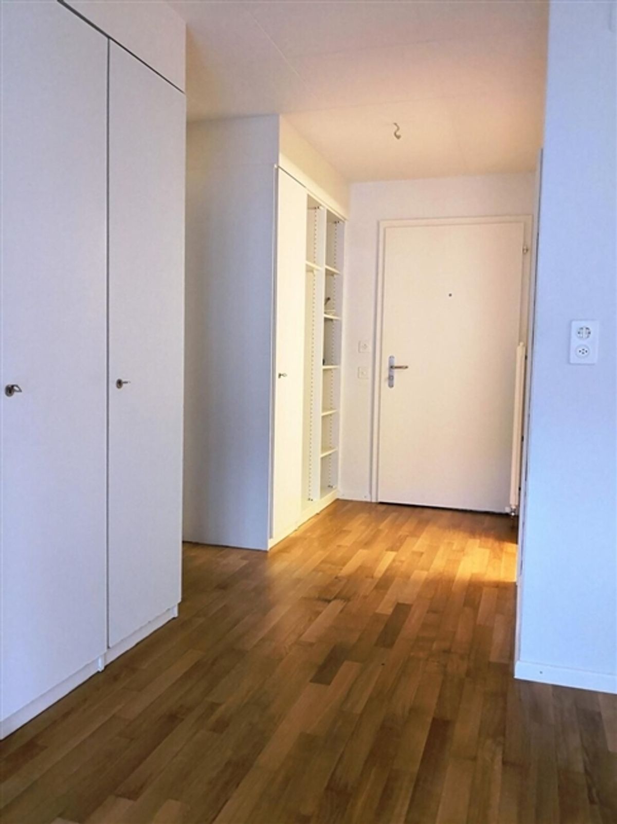 Attraktive 3.5 Zimmerwohnung mit Pool zur Mitbenutzung - 1