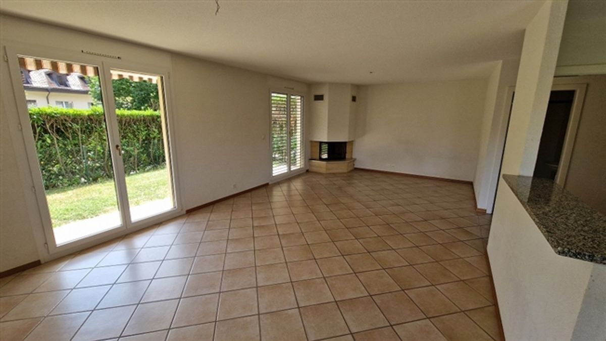 Eine atemberaubende 3,5-Zimmer-Wohnung zur Miete mit Garten in einem ruhigen Komplex. - 1
