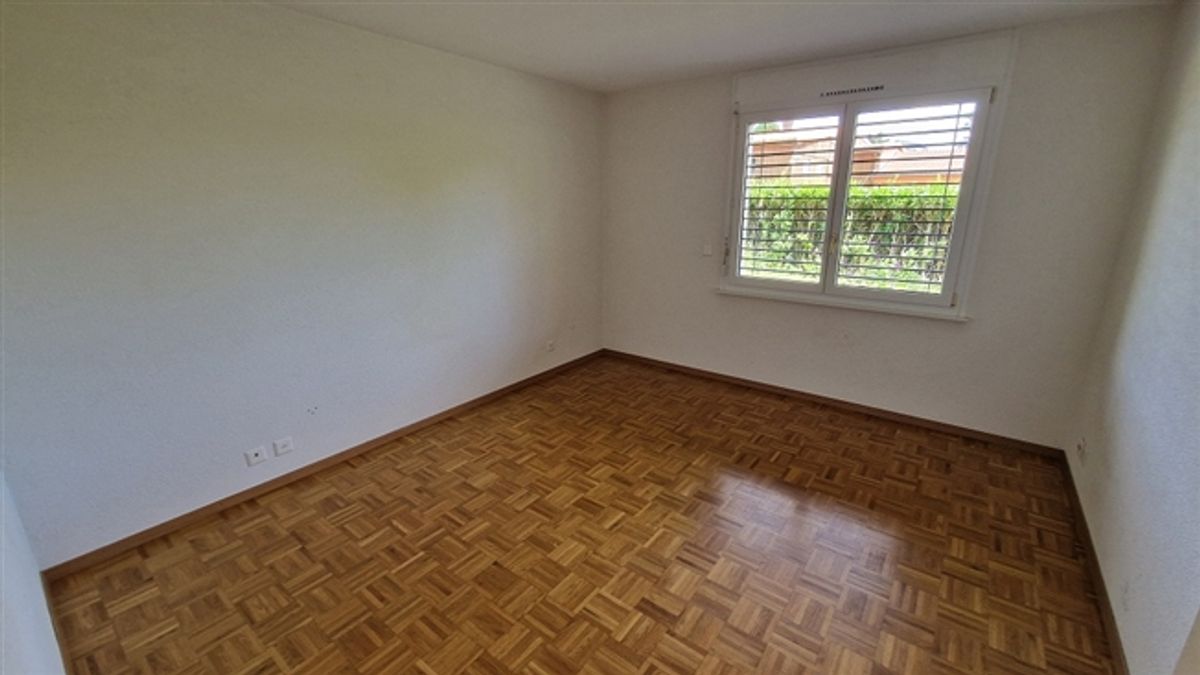 Eine atemberaubende 3,5-Zimmer-Wohnung zur Miete mit Garten in einem ruhigen Komplex. - 3