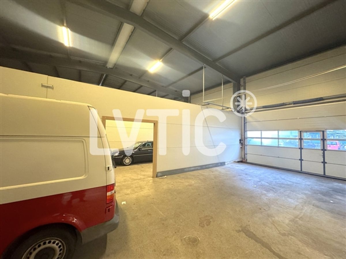 Werkstatt, Lager, Büros 1500 m2 teilbar zu vermieten in Villeneuve - 1