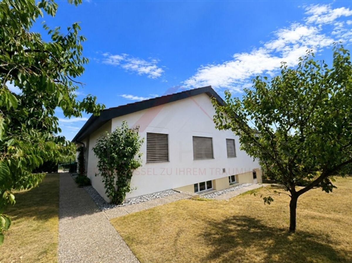 Charmantes 5.5-Zimmer-Einfamilienhaus mit Alpenblick, grossem Garten und Ausbaupotenzial in Stetten AG - 1