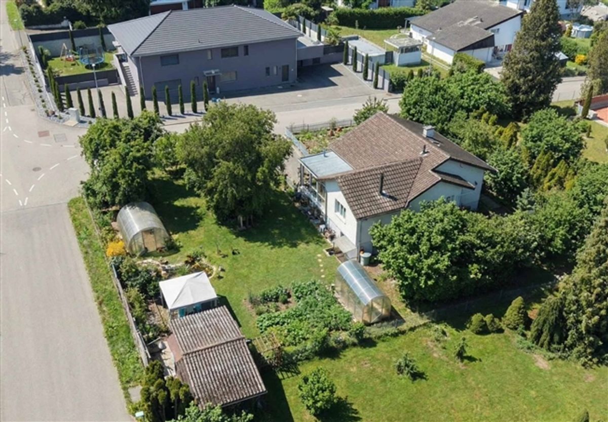 Helles freistehendes Haus in grüner Umgebung - 0