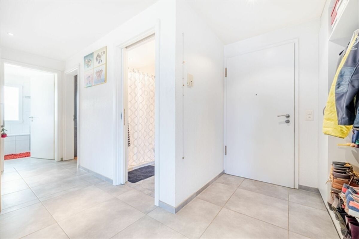 4.5-ZIMMER-WOHNUNG IM 1. OG  MIT GROSSZÜGIGER, GEDECKTER TERRASSE IN SEENÄHE - 1
