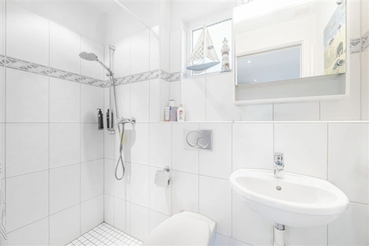 4.5-ZIMMER-WOHNUNG IM 1. OG  MIT GROSSZÜGIGER, GEDECKTER TERRASSE IN SEENÄHE - 5