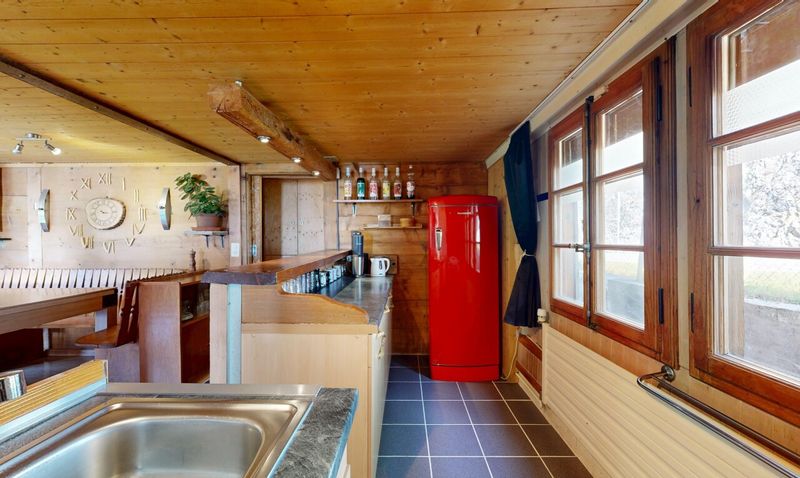 A charming chalet nestled in lush greenery - 9