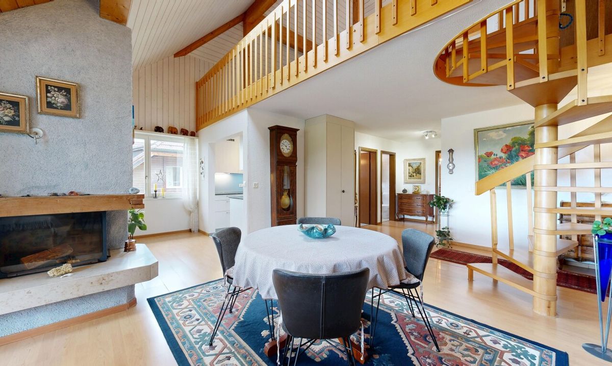 3.5 Zimmer Maisonette mit zusätzlicher Galerie, Balkonen und Weitsicht - 1