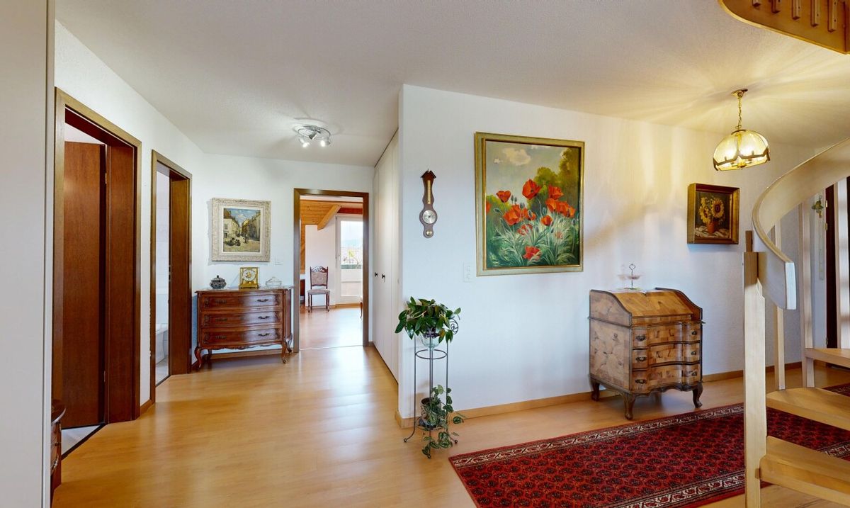 3.5 Zimmer Maisonette mit zusätzlicher Galerie, Balkonen und Weitsicht - 2