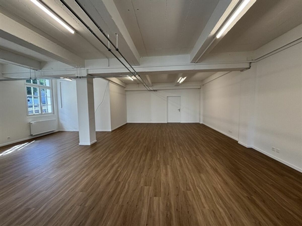 Emplacement Premium  bureau de 83 m2 rénové au coeur du Flon ! - 1