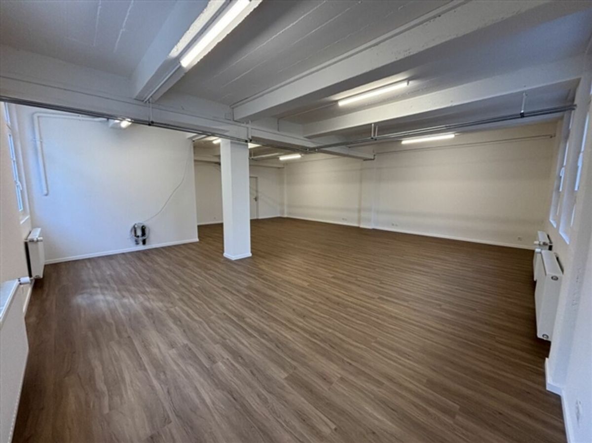 Emplacement Premium  bureau de 83 m2 rénové au coeur du Flon ! - 2