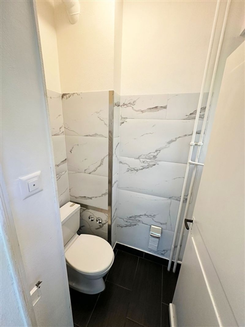 Charmante, unmöblierte 2-Zimmerwohnung mit geschlossenem Balkon an der Schlossgasse 15, Basel - 8