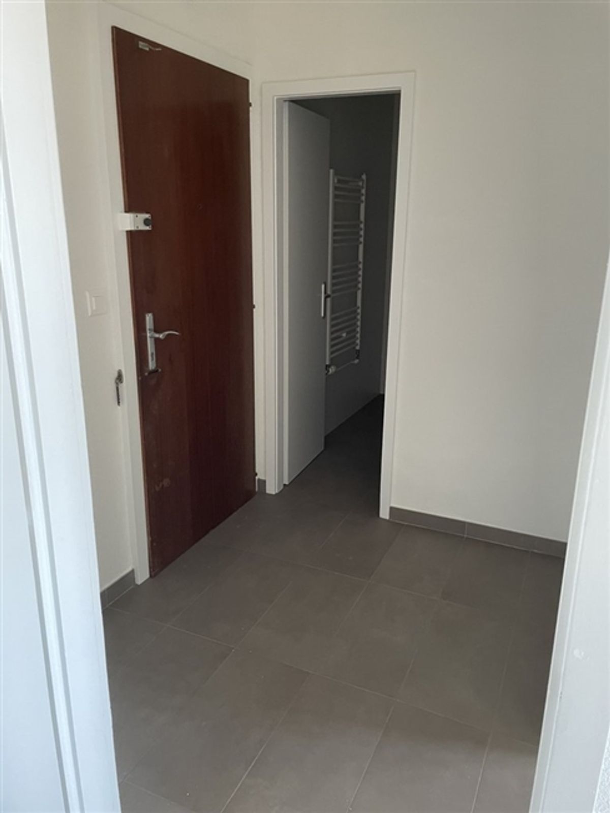 Wunderschöne renovierte 2-Zimmer-Wohnung im Stadtzentrum von Prilly - 5