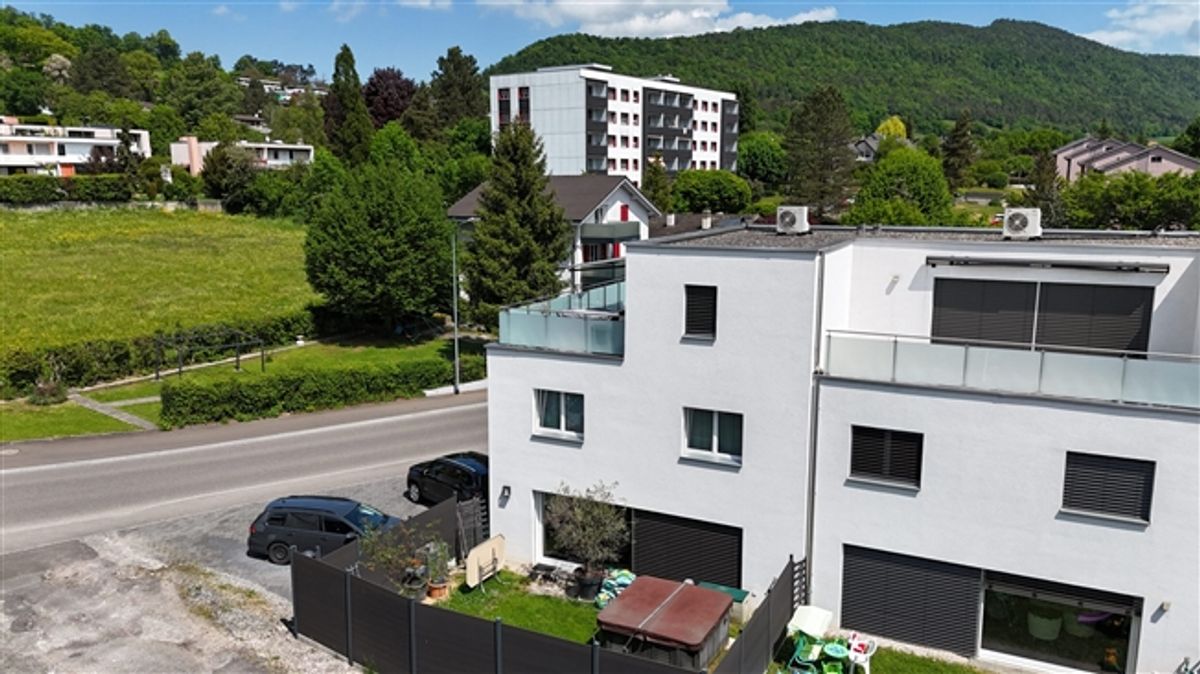 Zur Miete in Delémont modernes Haus mit 5,5 Zimmern und Garten - 0