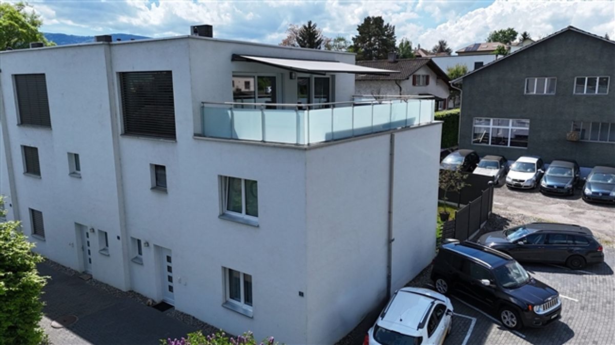 Zur Miete in Delémont modernes Haus mit 5,5 Zimmern und Garten - 1