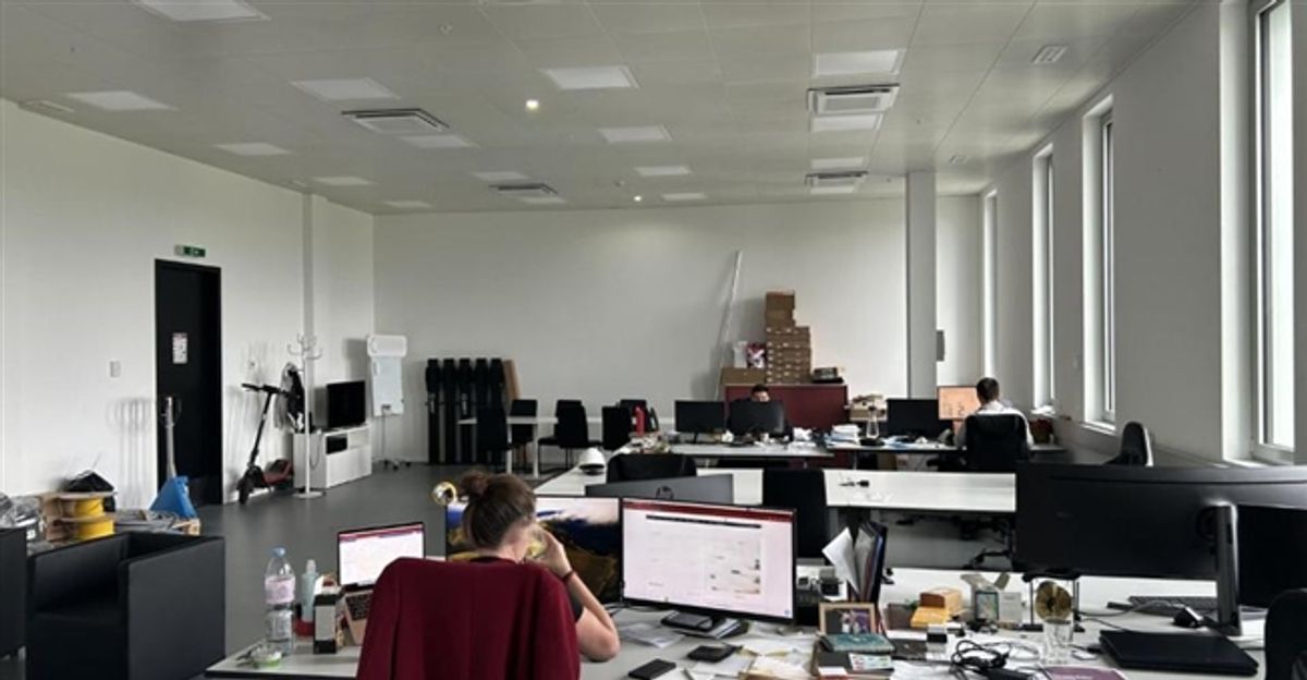 Bureau - 1
