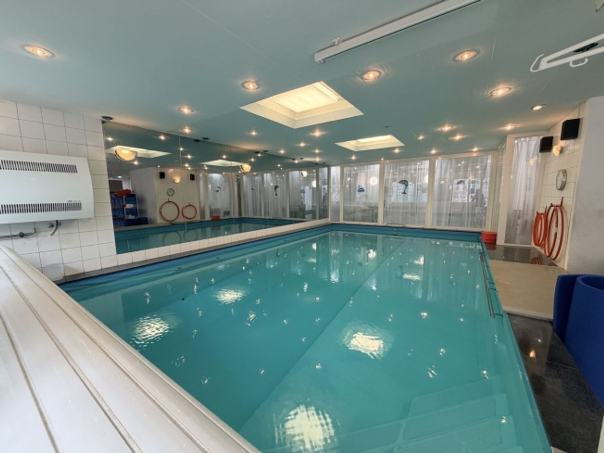 PRAXIS mit HALLENSCHWIMMBAD in Aegerten - 2
