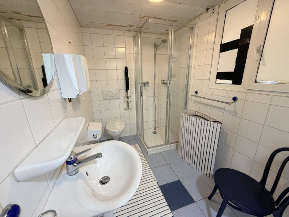PRAXIS mit HALLENSCHWIMMBAD in Aegerten - 5