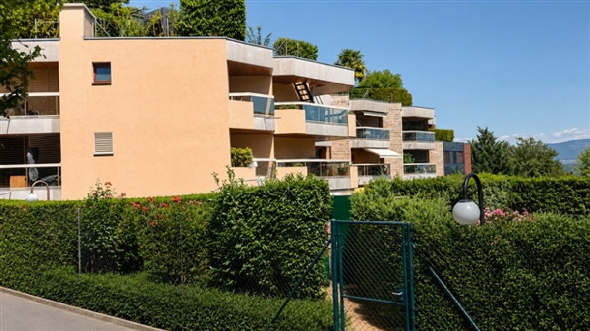 Wunderschönes 3,5-Zimmer-Attika-Apartment mit Terrasse, privater Dachterrasse und teilweisem Seeblick - Vor den Toren von Genf - 0