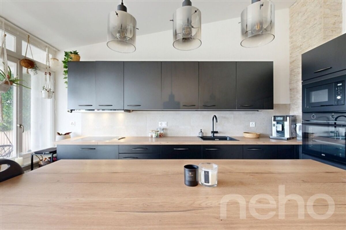 Charmantes, renoviertes Penthouse mit 3,5 Zimmern im Herzen von Borex - 3