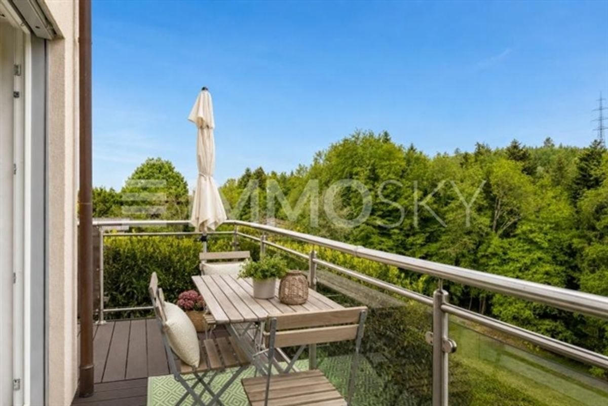 Lausanne 4,5 Zimmer mit großem Balkon und Blick auf den Wald - 0