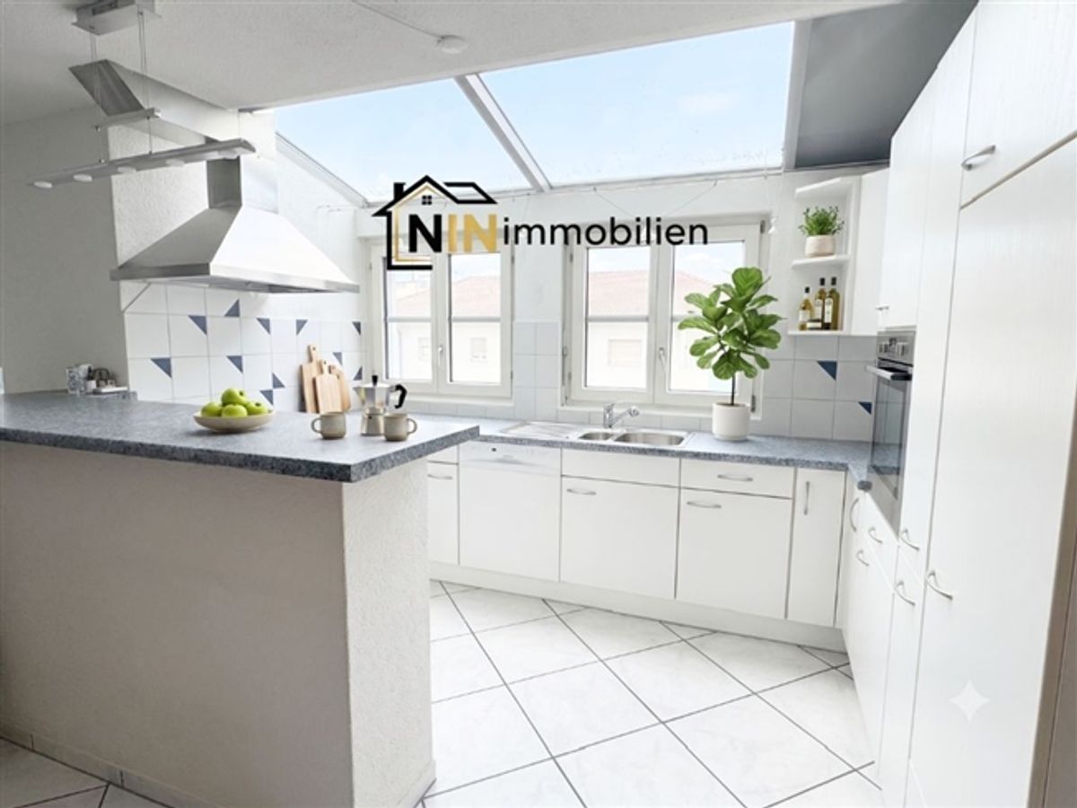 Zentral mit Lift und Balkon - 1