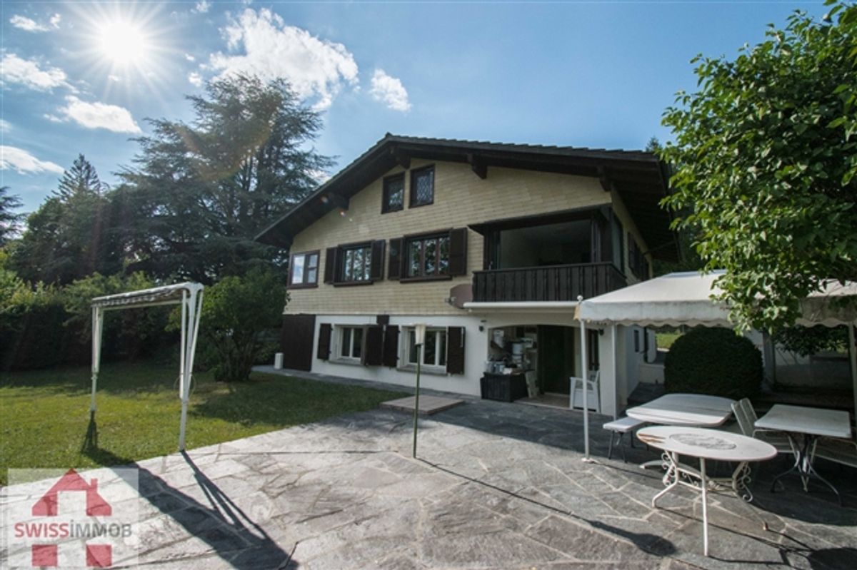 WUNDERSCHÖNE FREISTEHENDE VILLA MIT 6 ZIMMERN IN BLONAY - 0