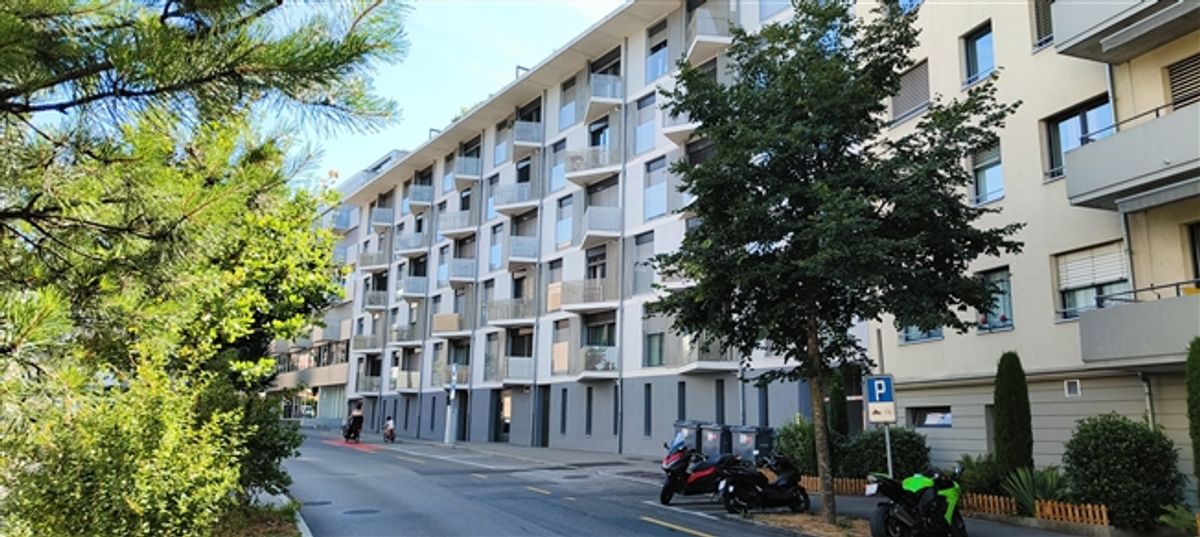 VEVEY; ZUM MIETEN EINES INNENPARKPLATZES – AUSGESTATTET MIT ELEKTRISCHEM TERMINAL - 0
