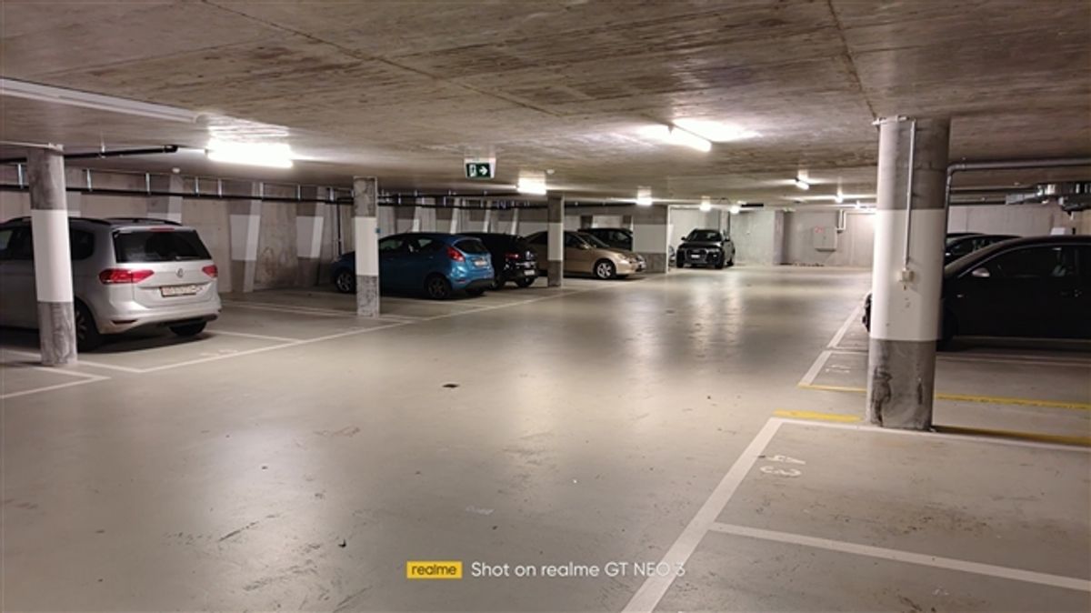 VEVEY; ZUM MIETEN EINES INNENPARKPLATZES – AUSGESTATTET MIT ELEKTRISCHEM TERMINAL - 1