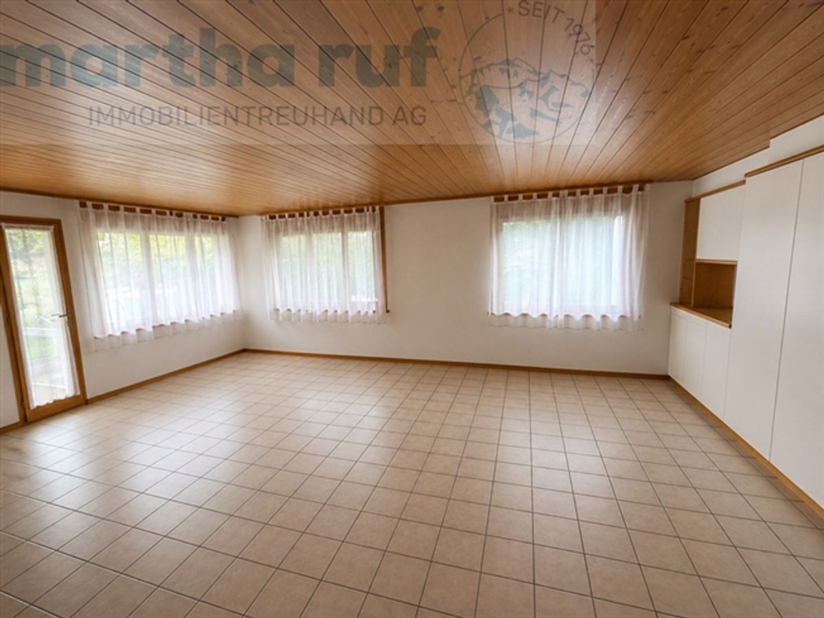 grosszügige 4.5-Zimmer-Wohnung im Erdgeschoss - 1