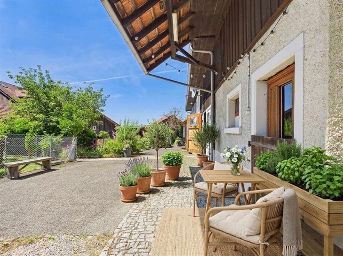 Zwei Gebäude, ein Potential Wohnhaus fertig, Scheune frei für Rendite - 0