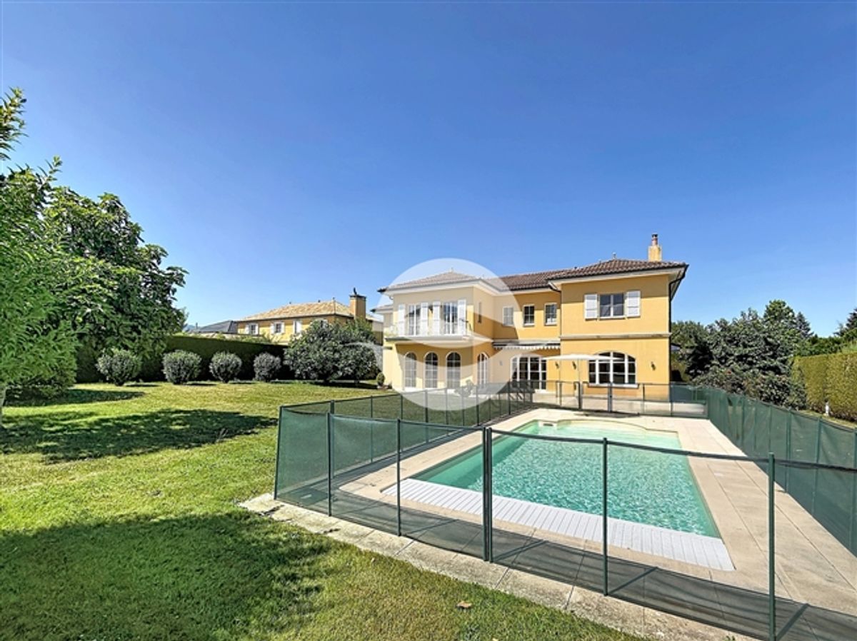 Wunderschöne Villa mit beheiztem Pool und eingezäuntem Garten - 0