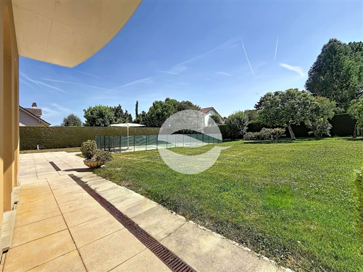 Wunderschöne Villa mit beheiztem Pool und eingezäuntem Garten - 3