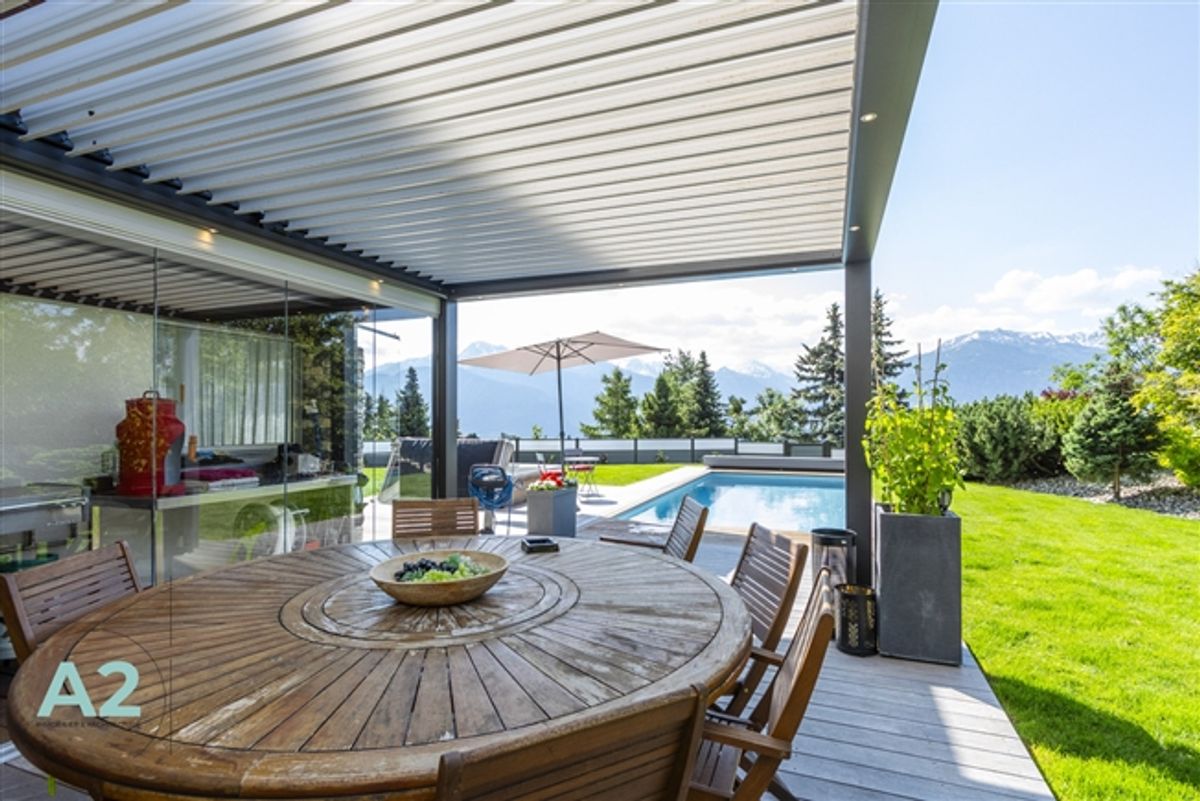 Luxuriöses Chalet mit 9 Zimmern, Aussenpool und Sauna - 1