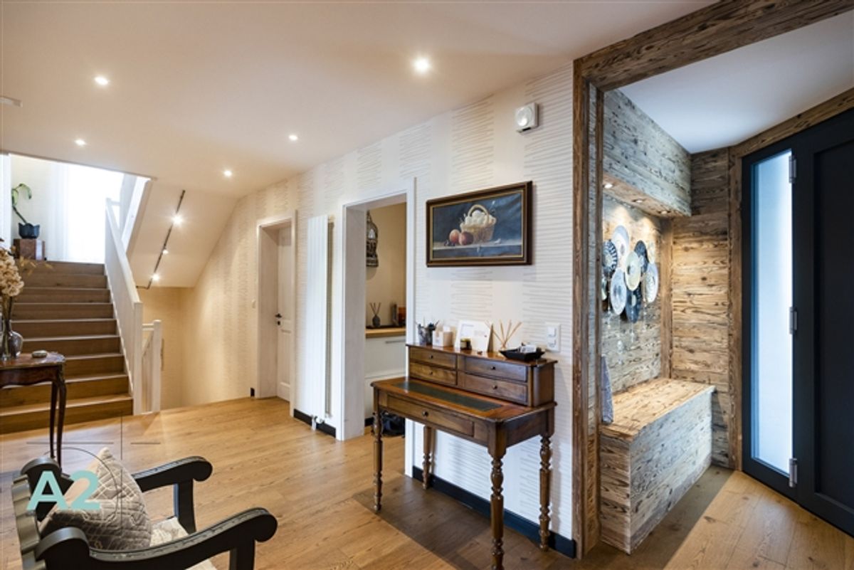 Luxuriöses Chalet mit 9 Zimmern, Aussenpool und Sauna - 3