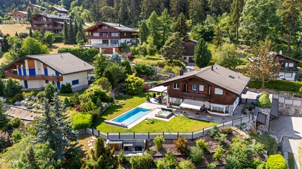 Luxuriöses Chalet mit 9 Zimmern, Aussenpool und Sauna - 10