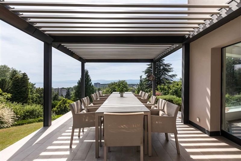Moderne Luxusvilla von mehr als 350 m² mit Seeblick - 4