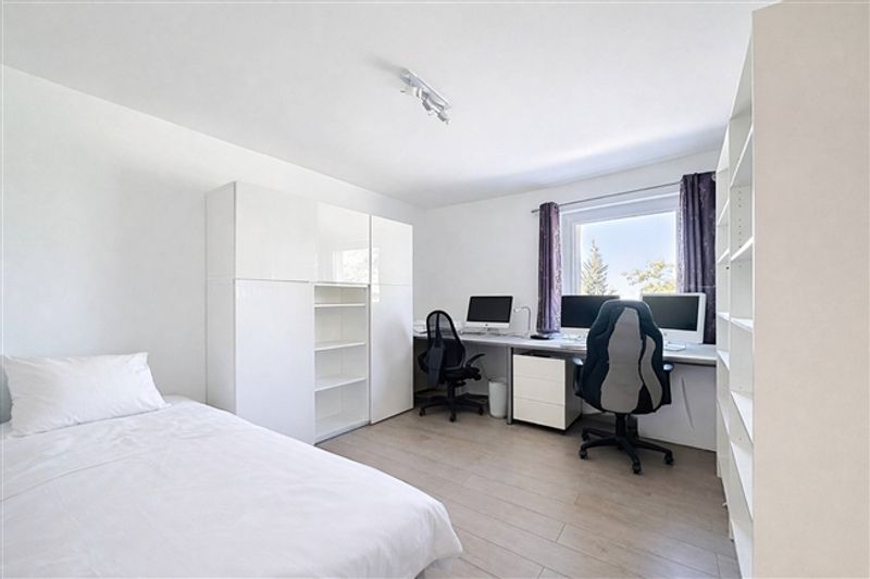 Moderne Luxusvilla von mehr als 350 m² mit Seeblick - 11
