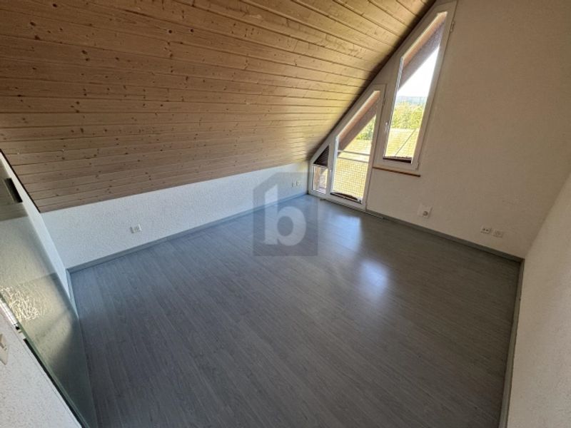 WOHNEN AUF ZWEI EBENEN MIT GALERIE UND BALKON - 3