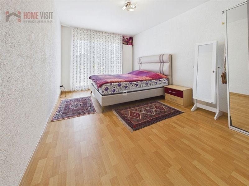 Grosszügiges 5.5-Zi.-DEFH -  Wohnen mit viel Platz und Charme - 8