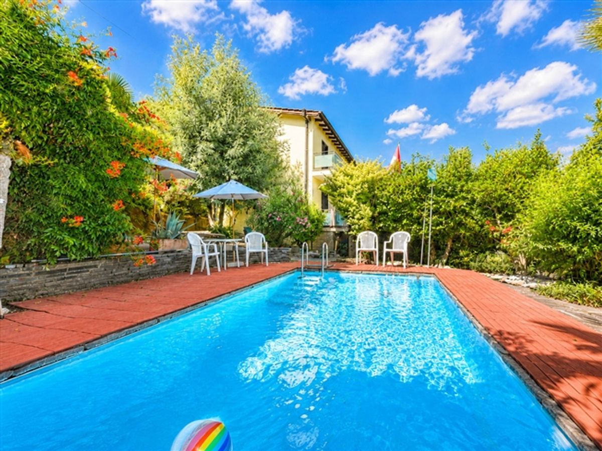 Eine Oase der Ruhe mit großem Garten, Swimmingpool und Seeblick - 0