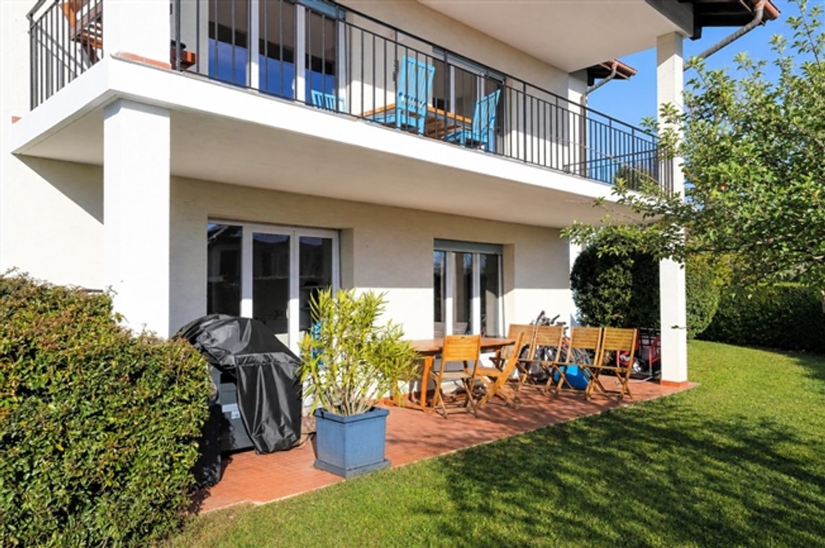 Große freistehende Villa mit 6 Zimmern - 3