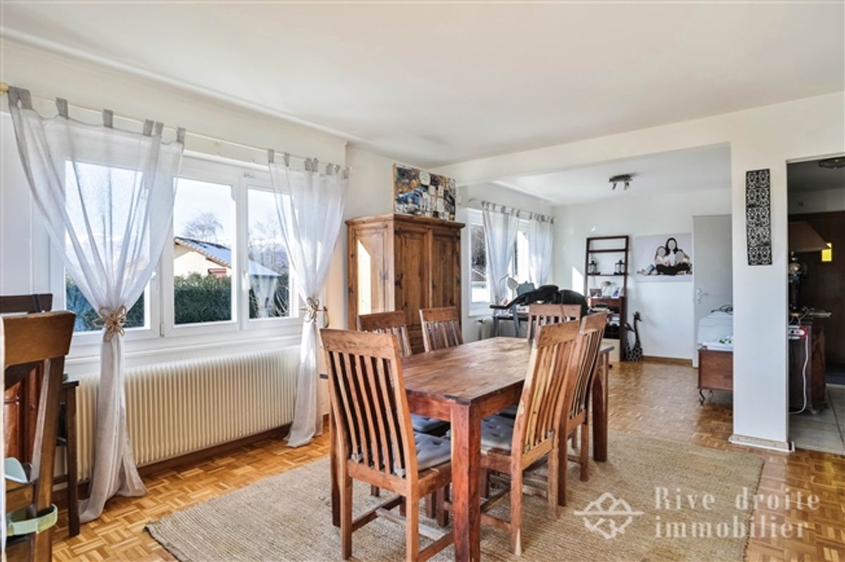 Große freistehende Villa mit 6 Zimmern - 5