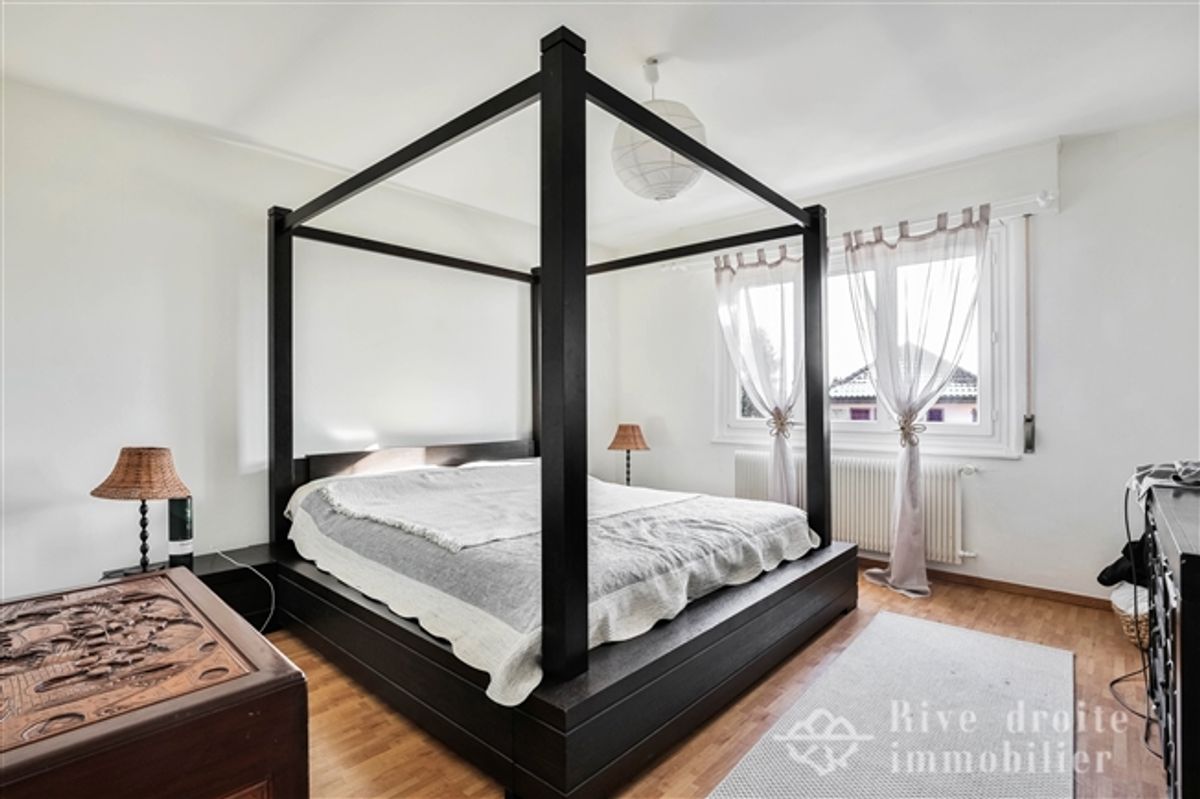Große freistehende Villa mit 6 Zimmern - 9