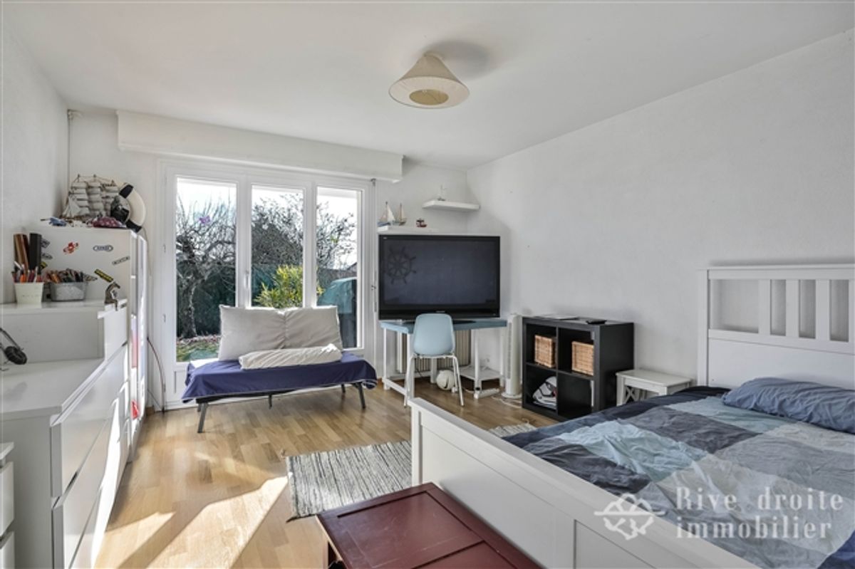Große freistehende Villa mit 6 Zimmern - 10