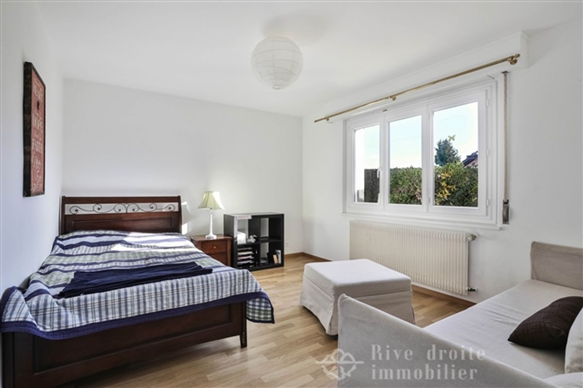 Große freistehende Villa mit 6 Zimmern - 11