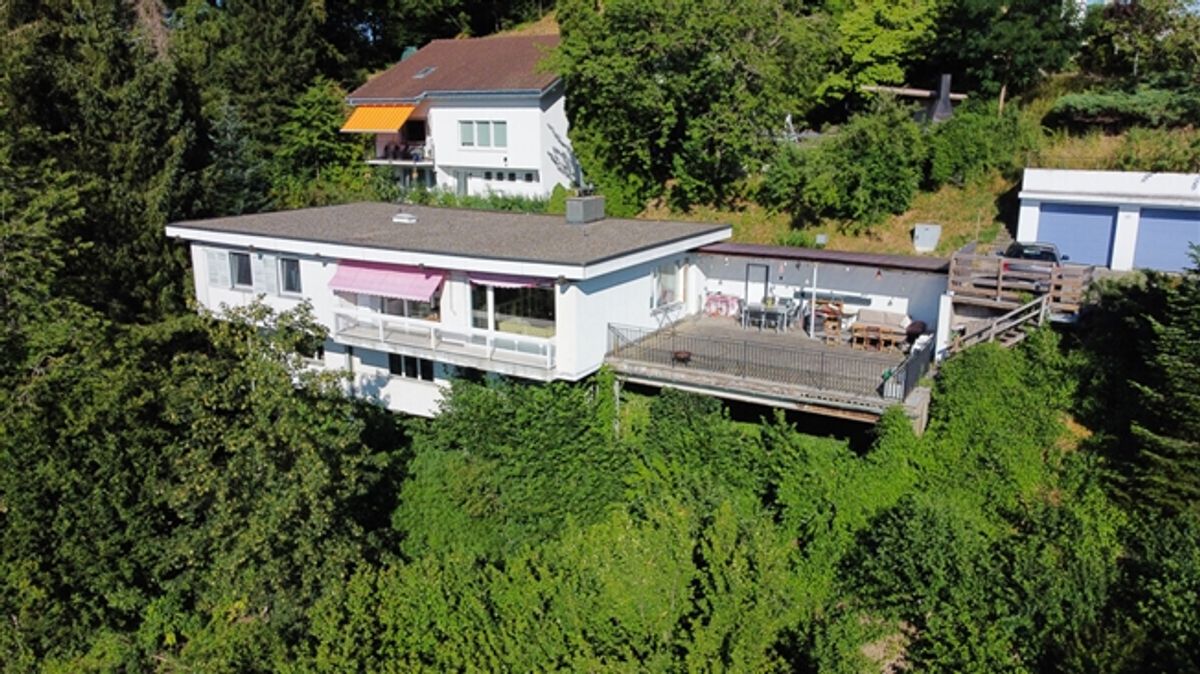 Einmaliges Einfamilienhaus mit Einliegerwohnung und traumhafter Aussicht in Flamatt - 2