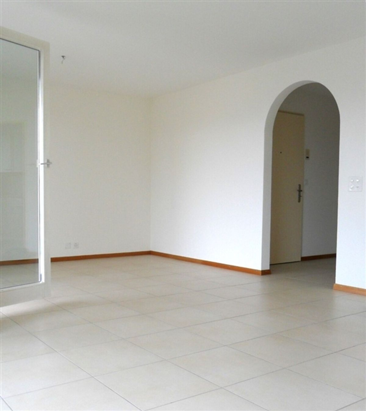 COOLE WOHNUNG  - renovierte 2.5-Zimmerwohnung - 0