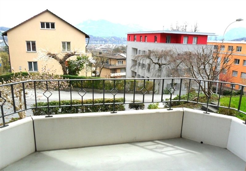 COOLE WOHNUNG  - renovierte 2.5-Zimmerwohnung - 3