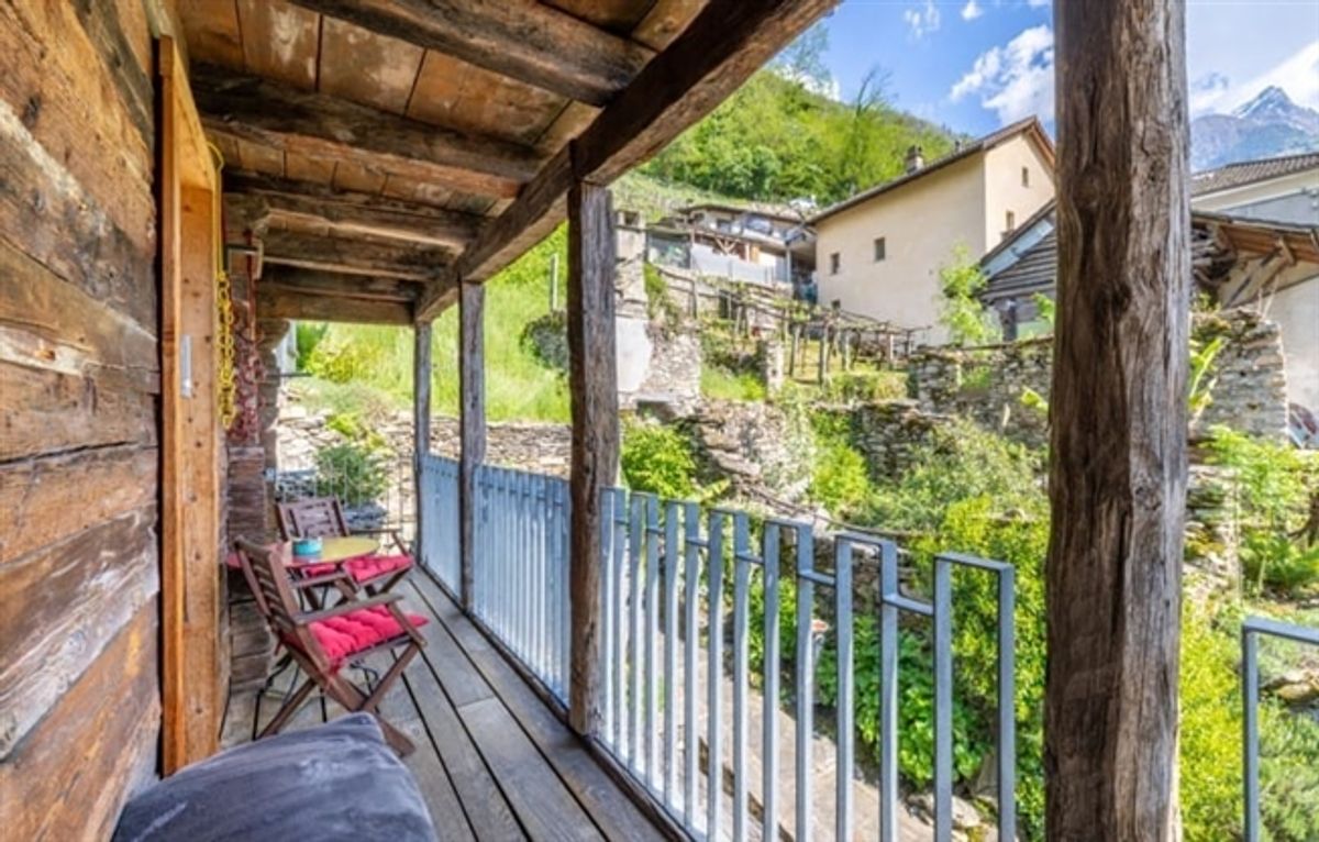 Charaktervolles 4-Zimmer-Chalet mit Weitblick in Malvaglia - 2