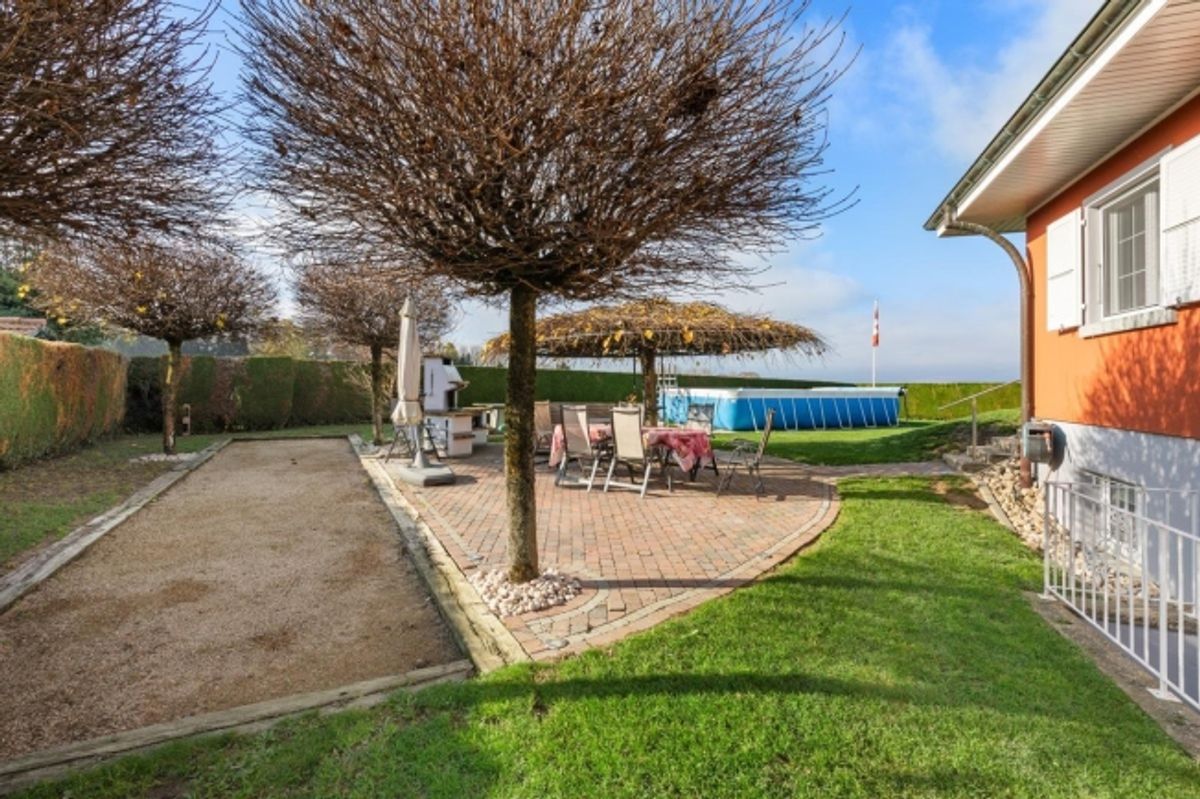 Splendide villa en bordure de zone agricole avec débouchée sur le lac - 12